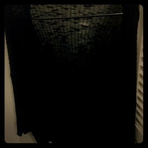 Relaxed fitting crop top.